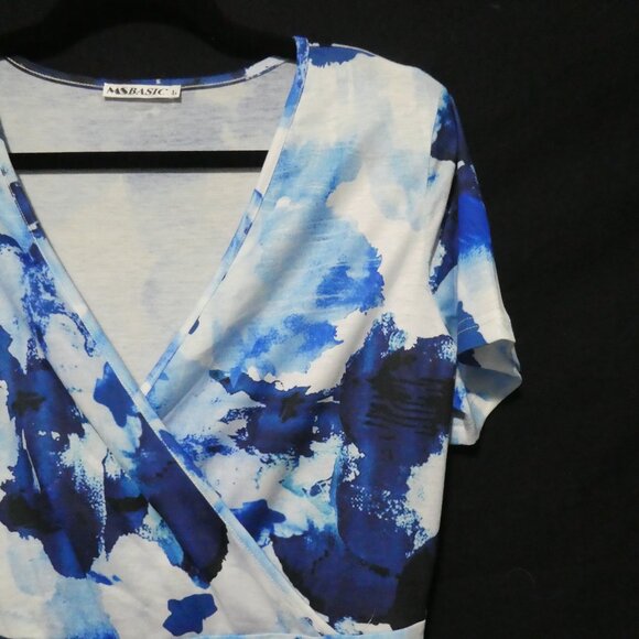 MS BASIC | large | Blue and White Floral Dress - Picture 5 of 16